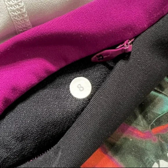 SOLD-Lululemon Printed Fuchsia and Black Watercolor Athletic Running Leggings - Picture 10 of 12